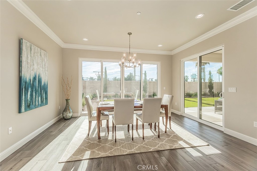 2315 E Courtside Dr, Fresno, CA 93730