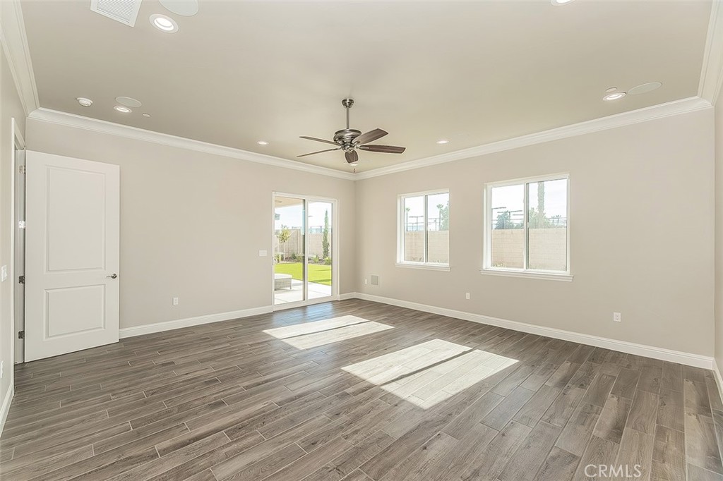 2315 E Courtside Dr, Fresno, CA 93730