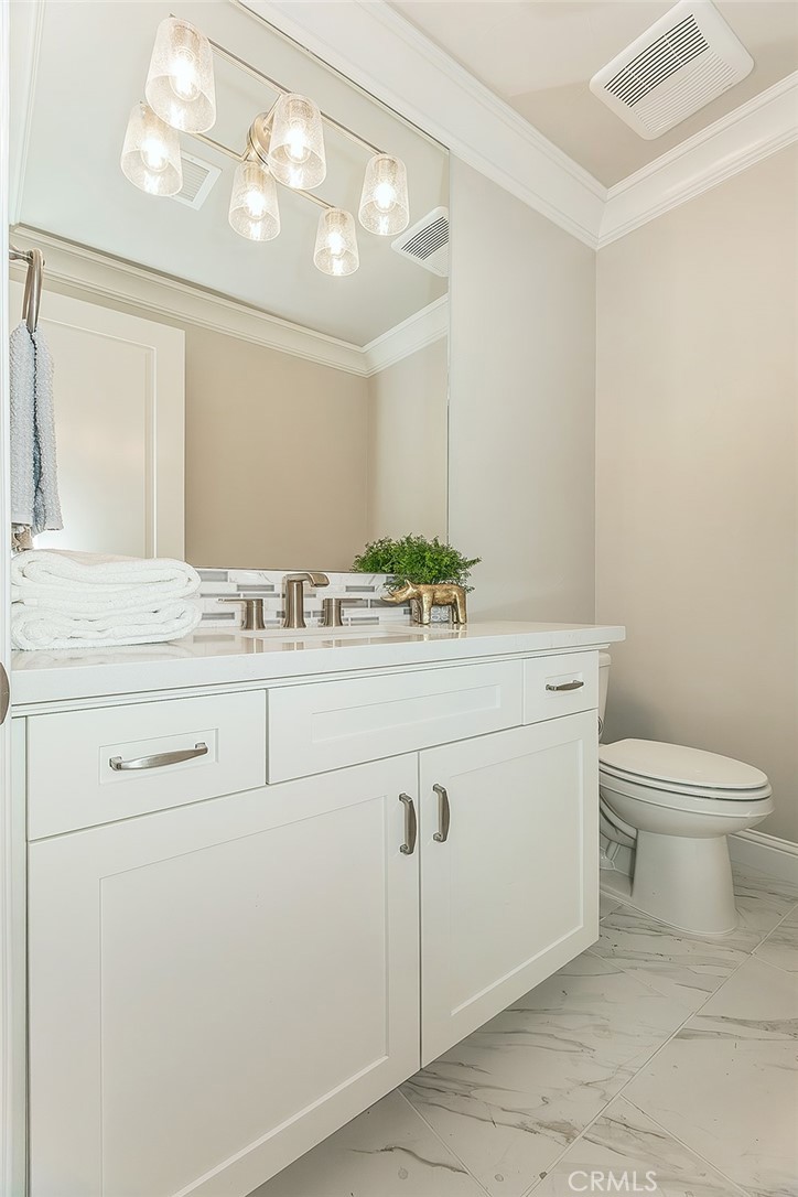 2315 E Courtside Dr, Fresno, CA 93730