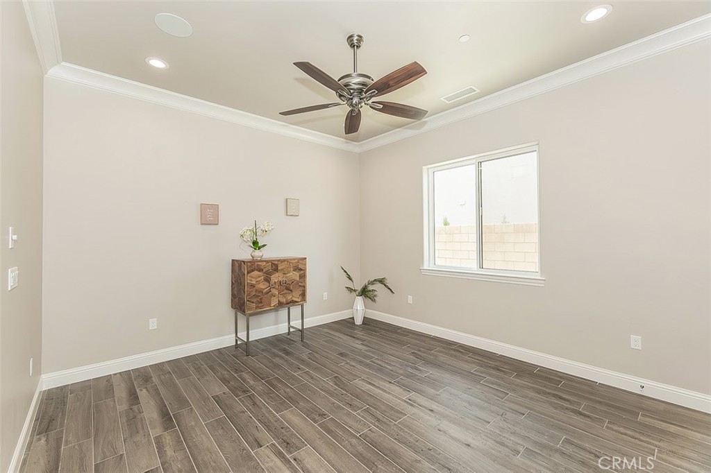 2315 E Courtside Dr, Fresno, CA 93730