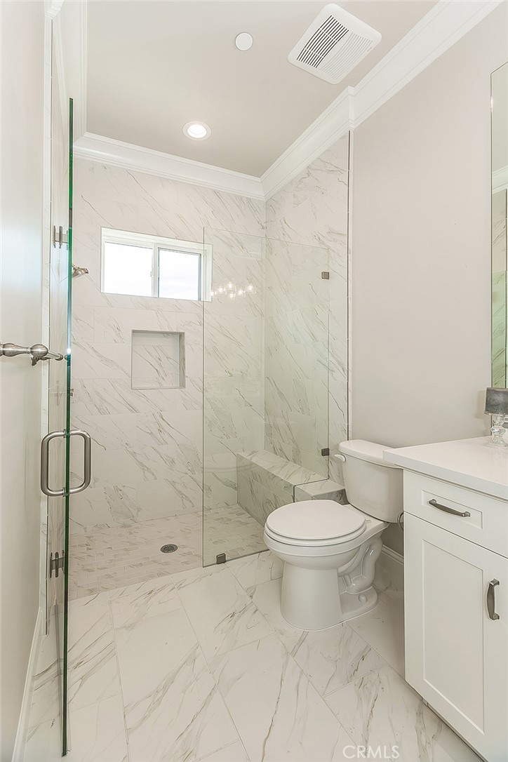 2315 E Courtside Dr, Fresno, CA 93730