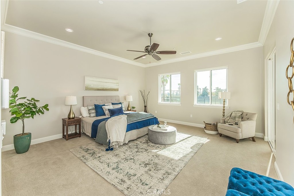 2315 E Courtside Dr, Fresno, CA 93730