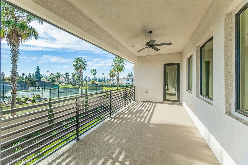 2315 E Courtside Dr, Fresno, CA 93730