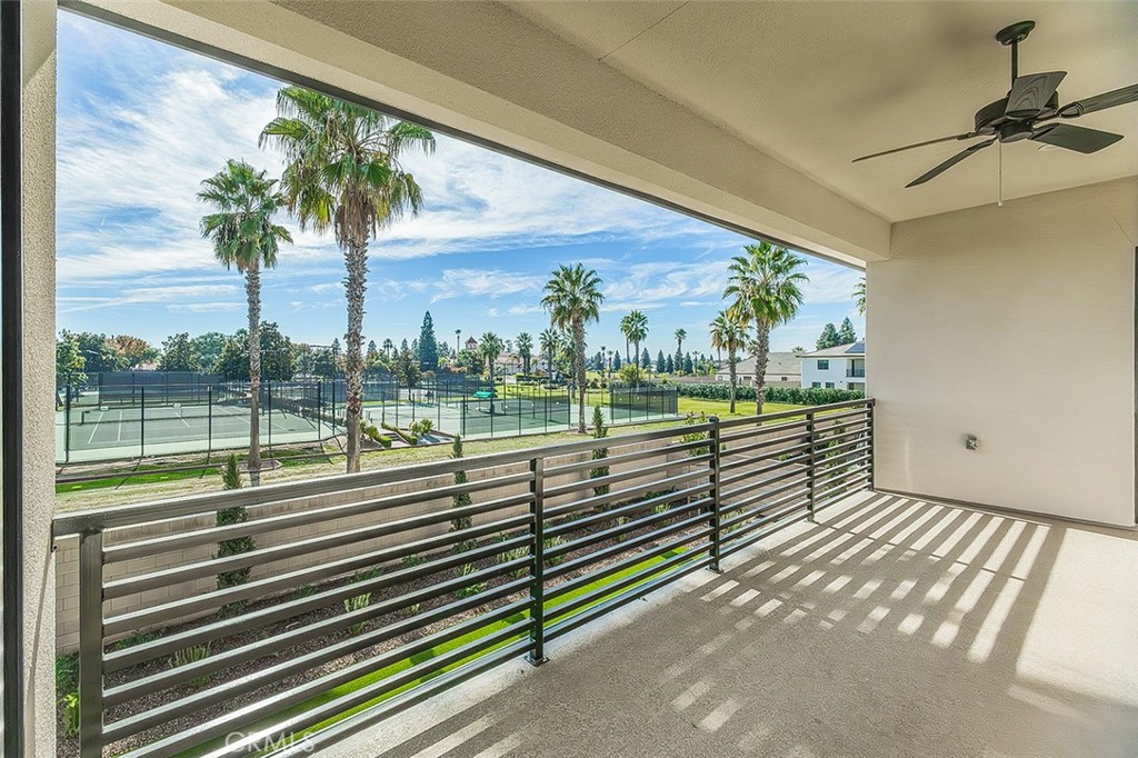 2315 E Courtside Dr, Fresno, CA 93730