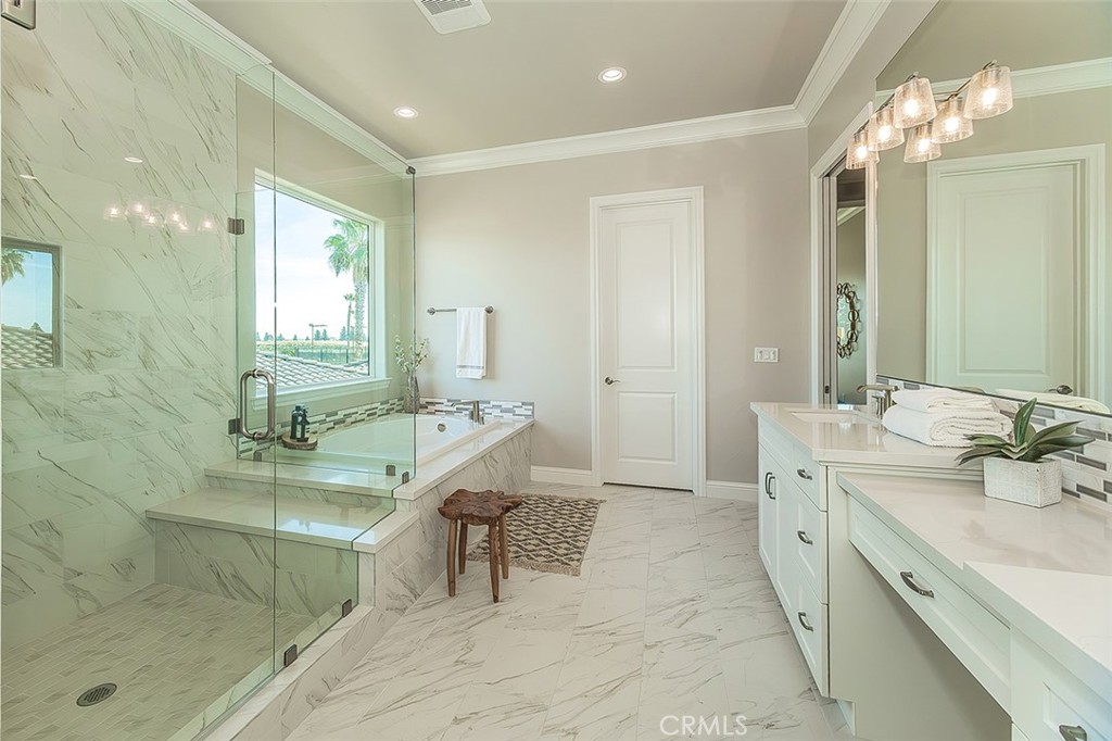 2315 E Courtside Dr, Fresno, CA 93730