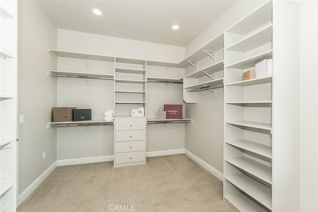 2315 E Courtside Dr, Fresno, CA 93730