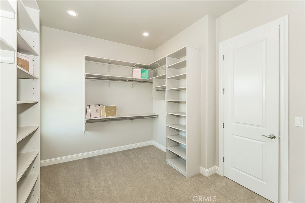 2315 E Courtside Dr, Fresno, CA 93730