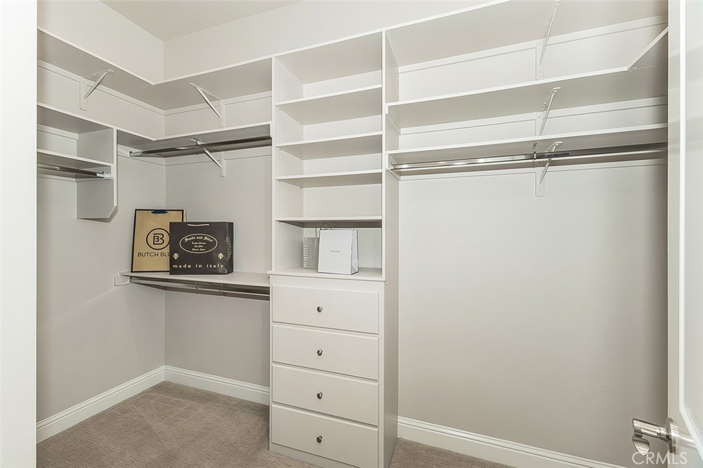 2315 E Courtside Dr, Fresno, CA 93730