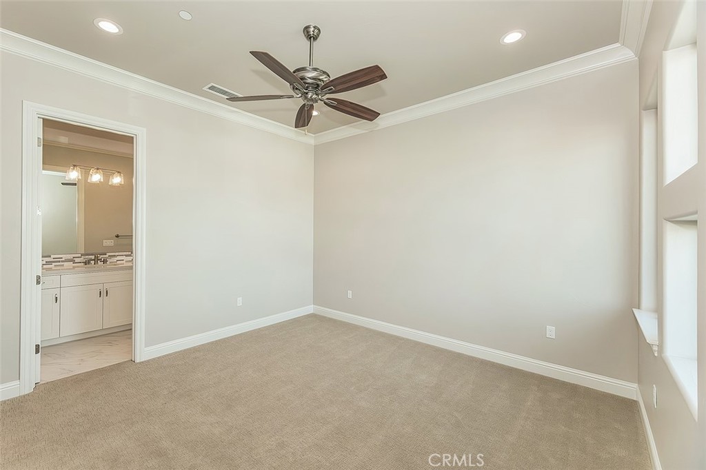 2315 E Courtside Dr, Fresno, CA 93730