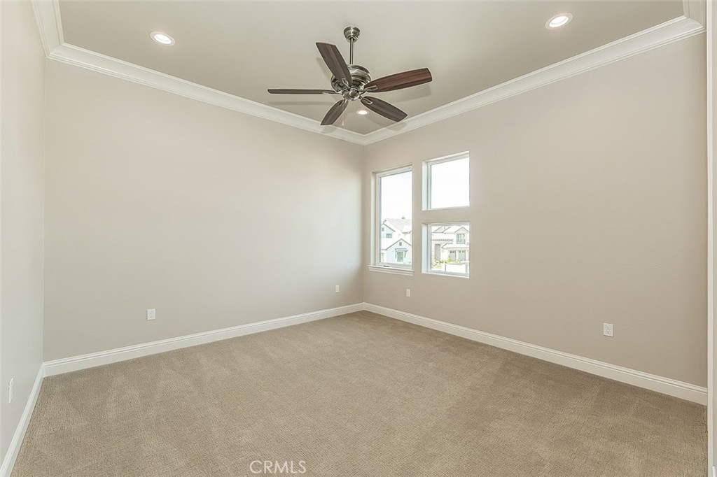 2315 E Courtside Dr, Fresno, CA 93730