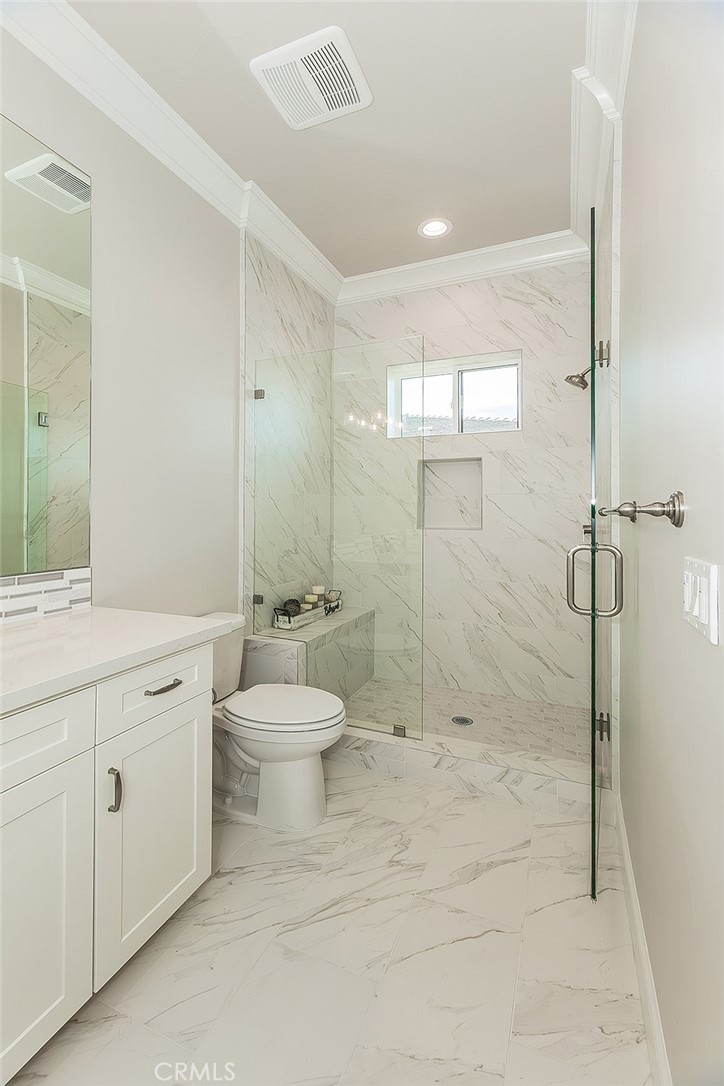 2315 E Courtside Dr, Fresno, CA 93730