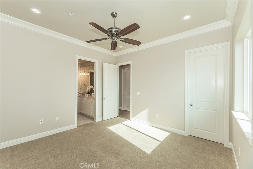 2315 E Courtside Dr, Fresno, CA 93730