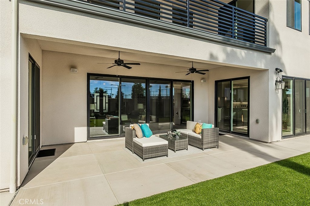 2315 E Courtside Dr, Fresno, CA 93730