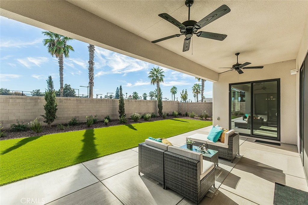 2315 E Courtside Dr, Fresno, CA 93730