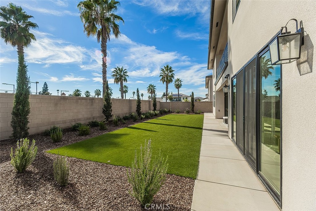 2315 E Courtside Dr, Fresno, CA 93730