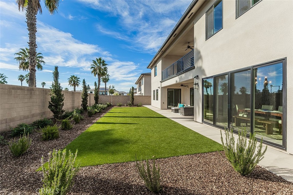 2315 E Courtside Dr, Fresno, CA 93730