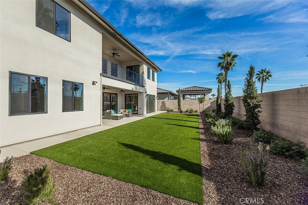 2315 E Courtside Dr, Fresno, CA 93730