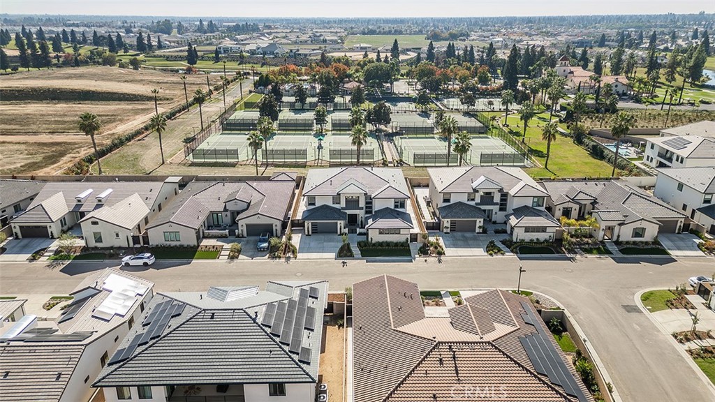 2315 E Courtside Dr, Fresno, CA 93730