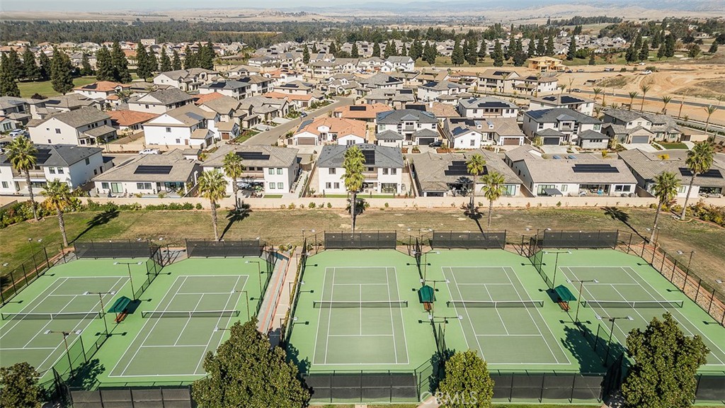 2315 E Courtside Dr, Fresno, CA 93730