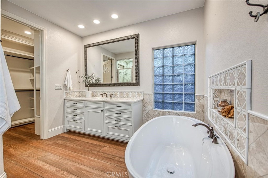 1867 N Rector, Fresno, CA 93619