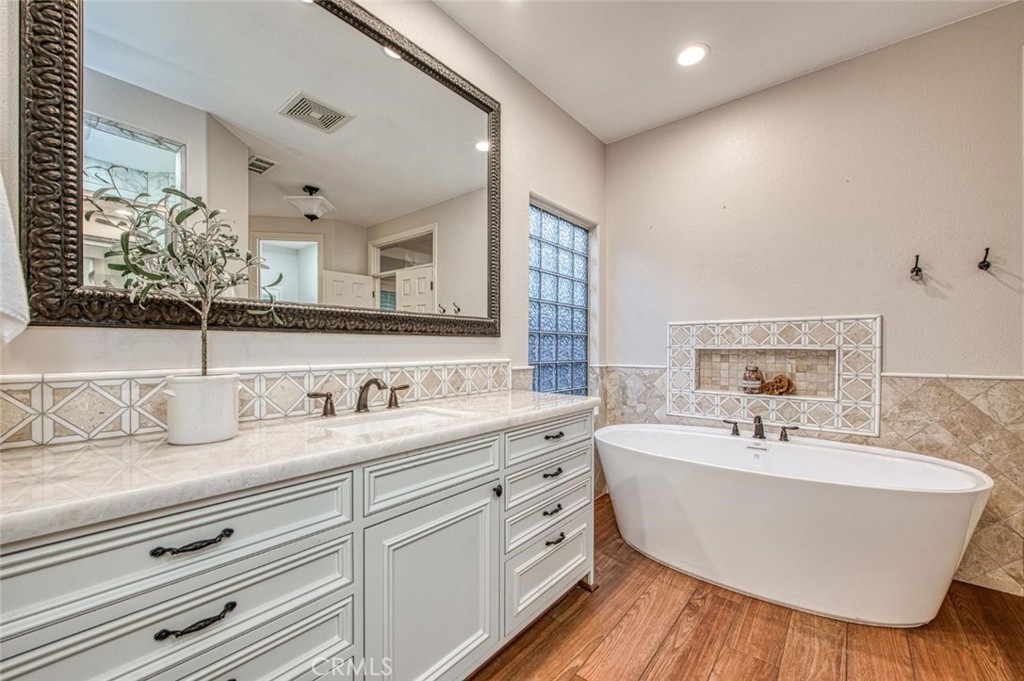 1867 N Rector, Fresno, CA 93619