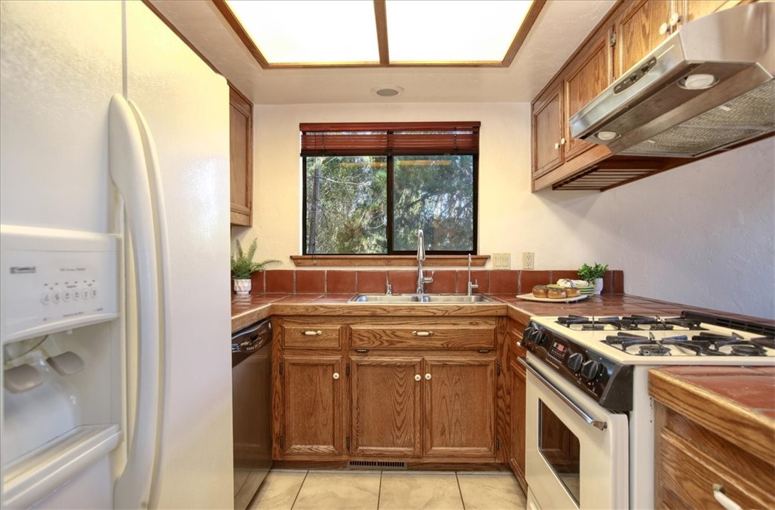 2550 Emerson Rd, Cambria, CA 93428