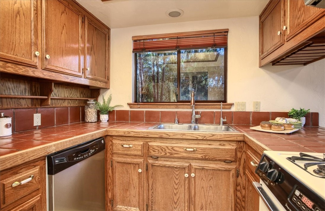 2550 Emerson Rd, Cambria, CA 93428