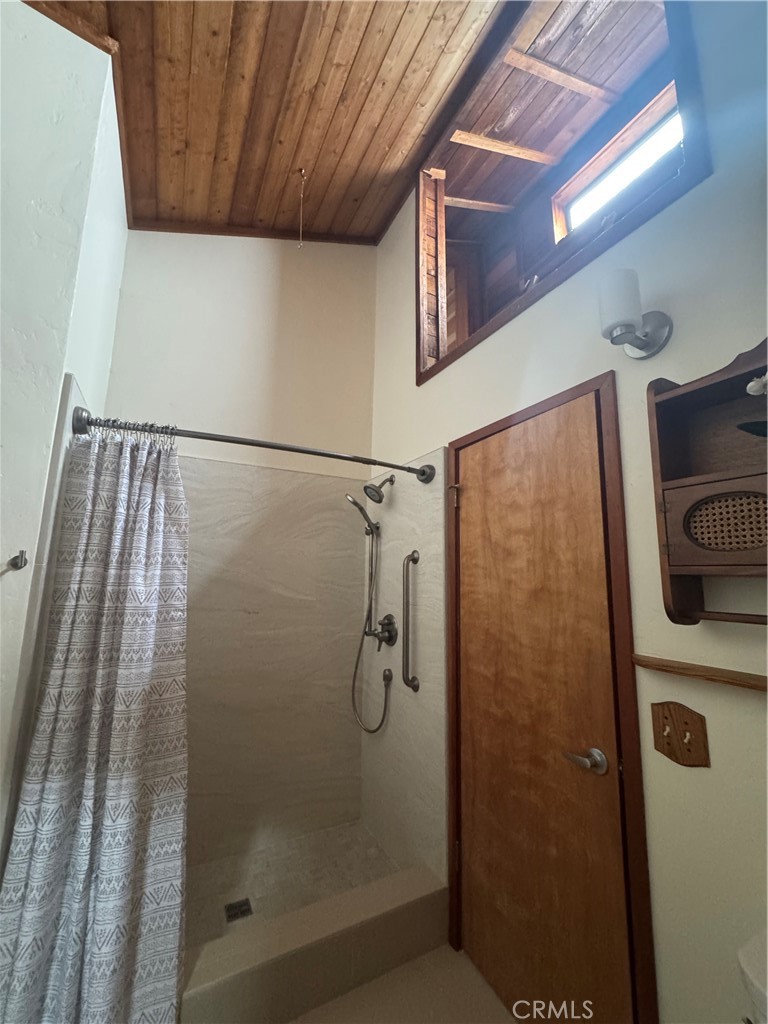 523 Derby Ln, Cambria, CA 93428