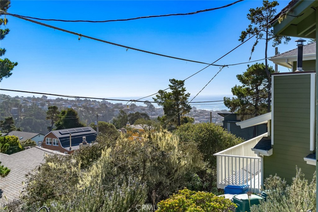 523 Derby Ln, Cambria, CA 93428