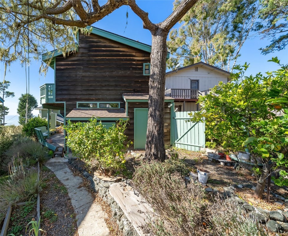 523 Derby Ln, Cambria, CA 93428