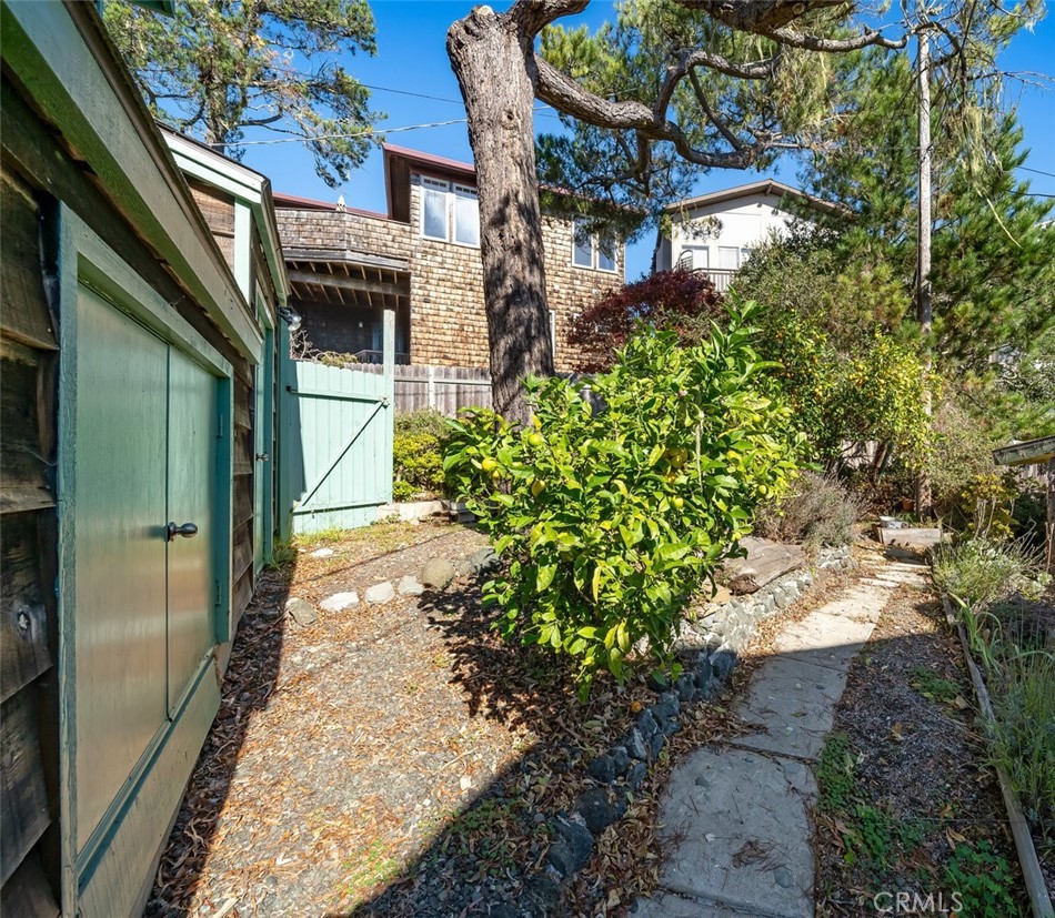 523 Derby Ln, Cambria, CA 93428