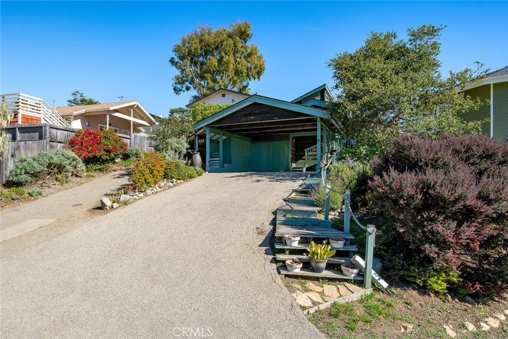 523 Derby Ln, Cambria, CA 93428