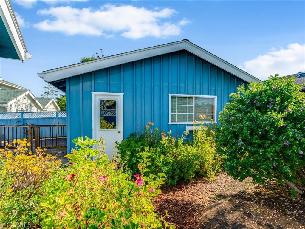 2910 Burton Dr, Cambria, CA 93428