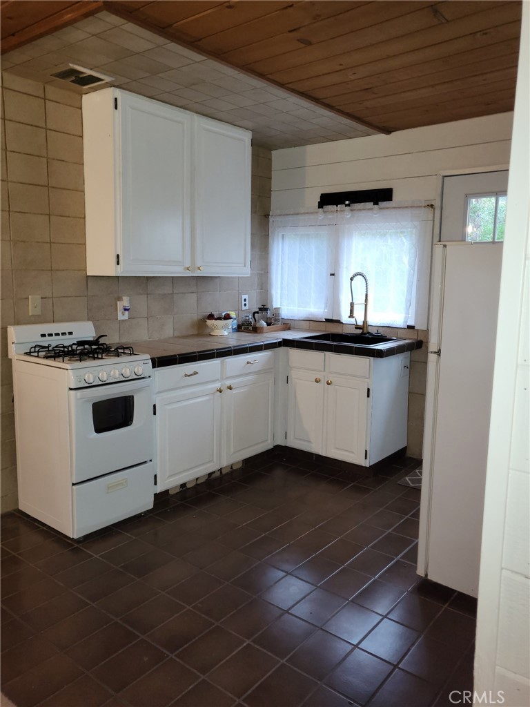 2329 Malvern, Cambria, CA 93428