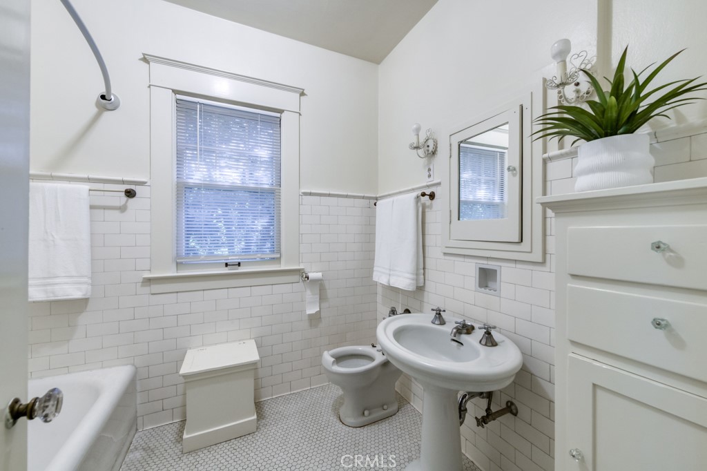 605 E Home Ave, Fresno, CA 93728