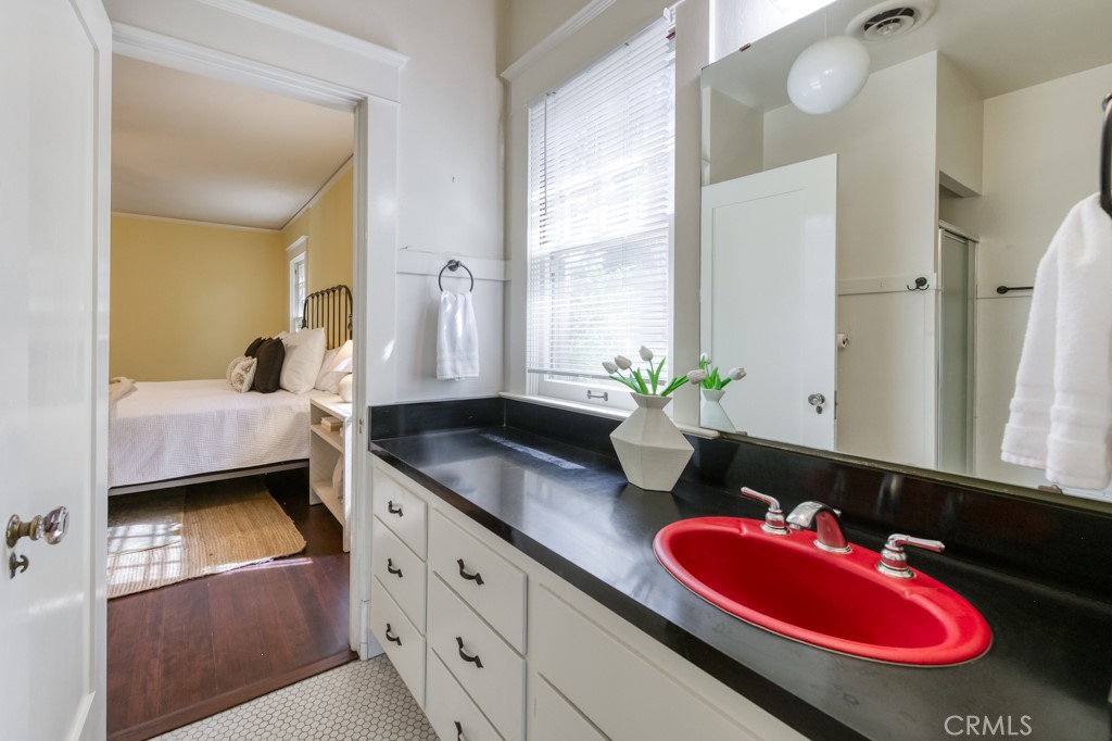 605 E Home Ave, Fresno, CA 93728