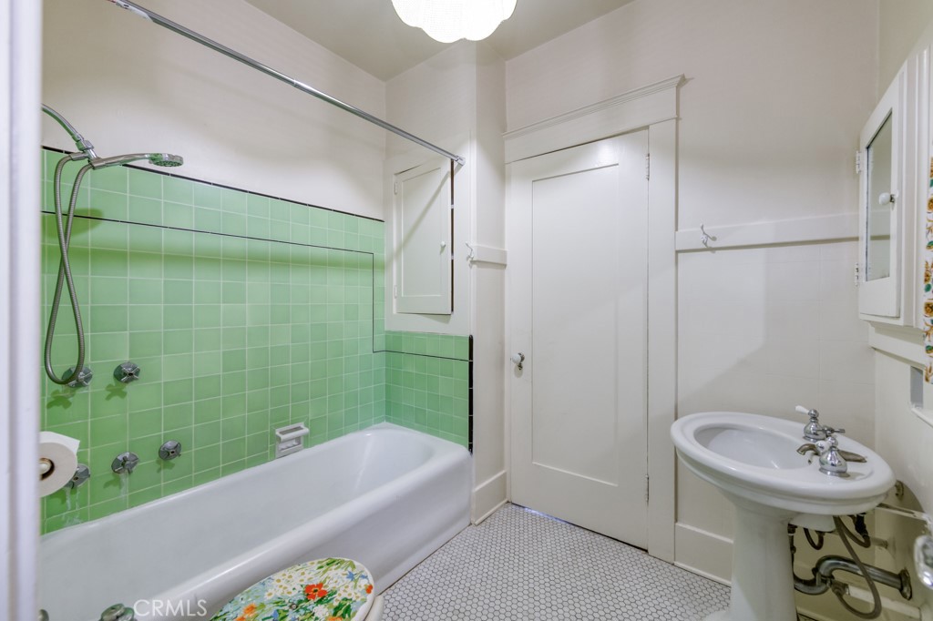 605 E Home Ave, Fresno, CA 93728