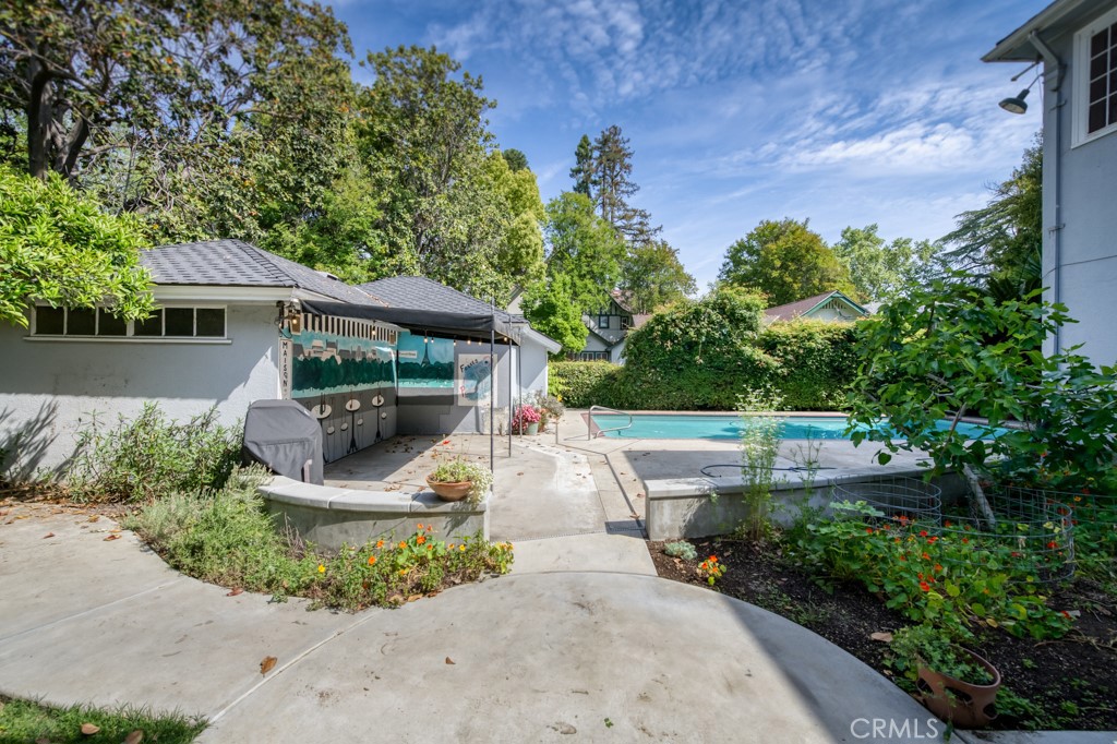 605 E Home Ave, Fresno, CA 93728