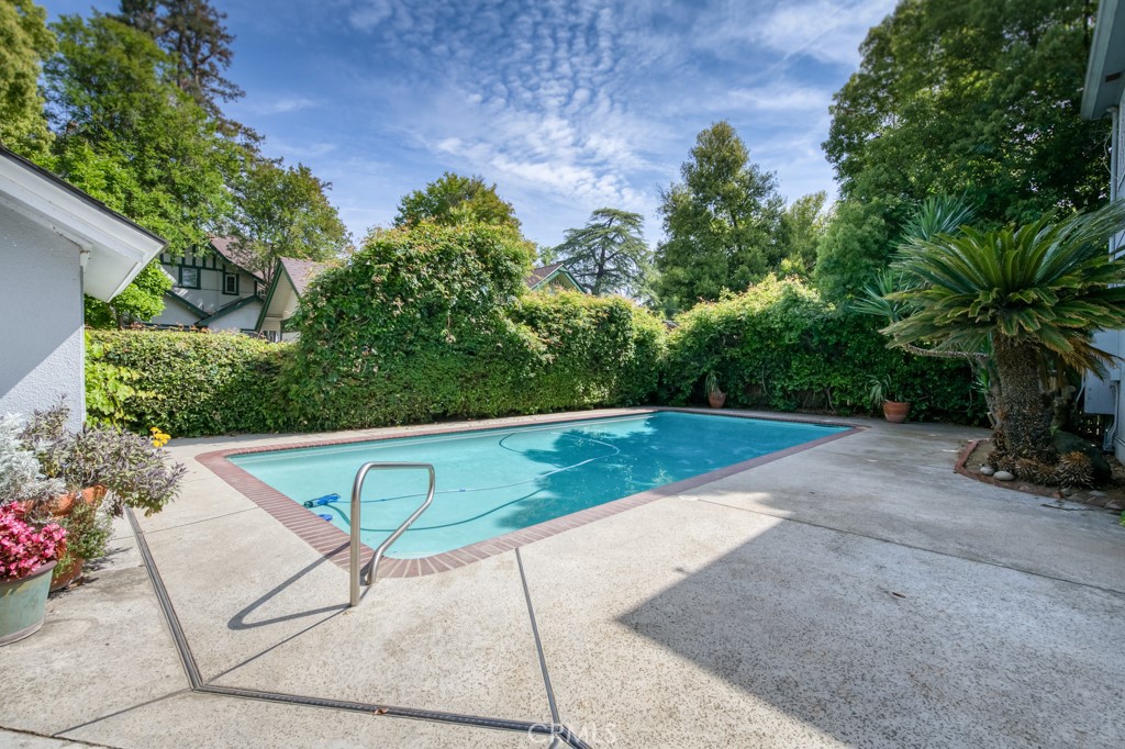 605 E Home Ave, Fresno, CA 93728