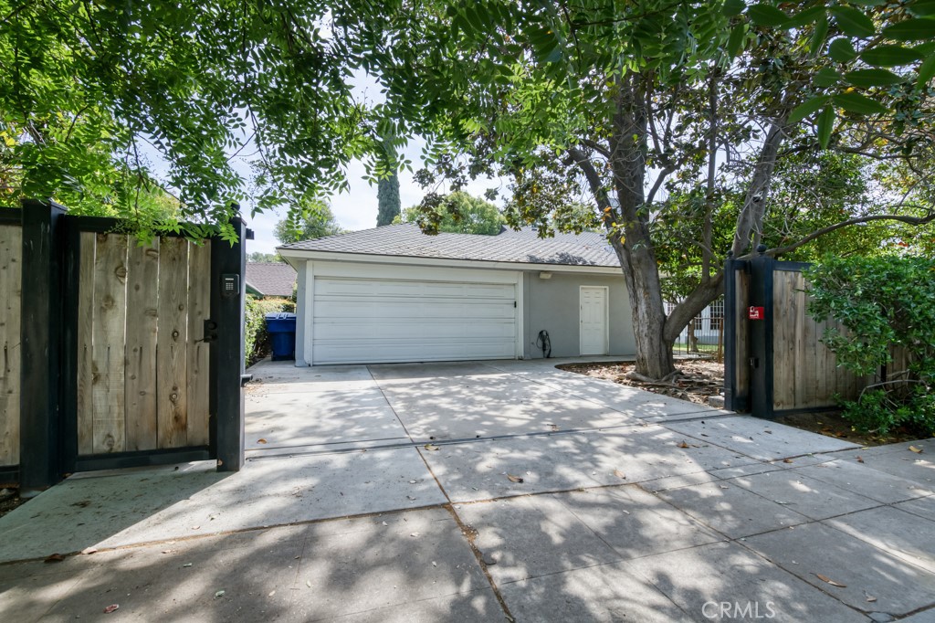 605 E Home Ave, Fresno, CA 93728
