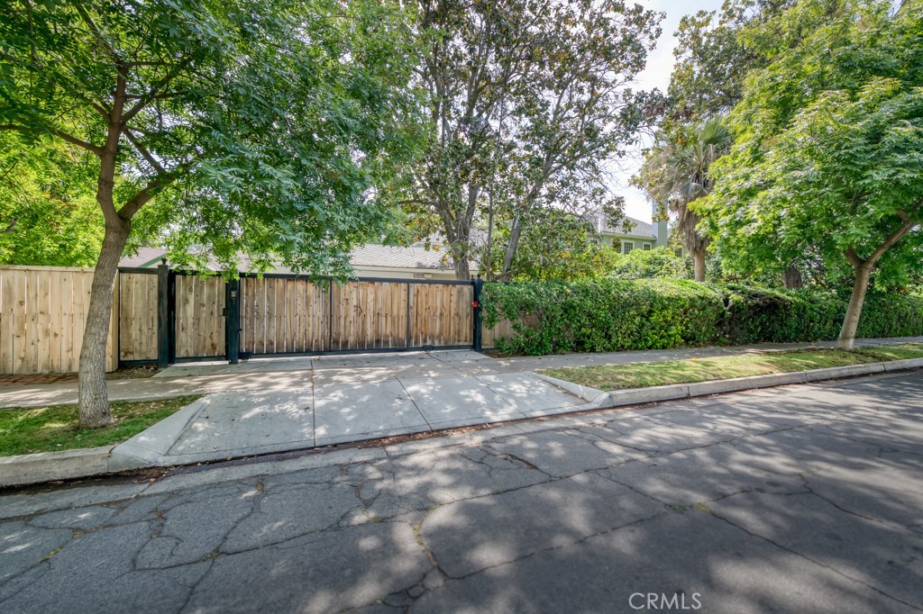 605 E Home Ave, Fresno, CA 93728