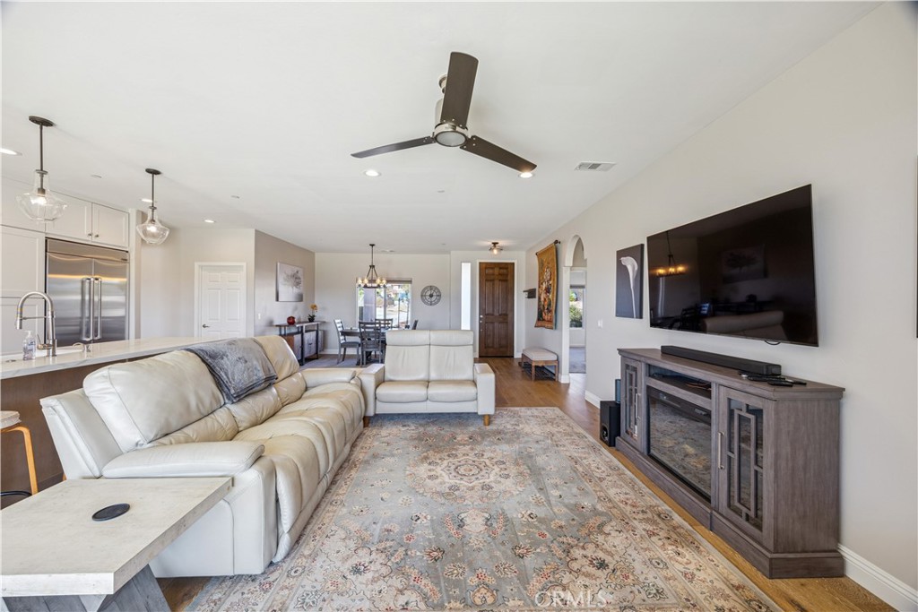 2210 Holly Drive, Paso Robles, CA 93446