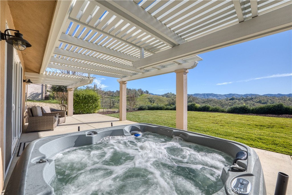 2210 Holly Drive, Paso Robles, CA 93446