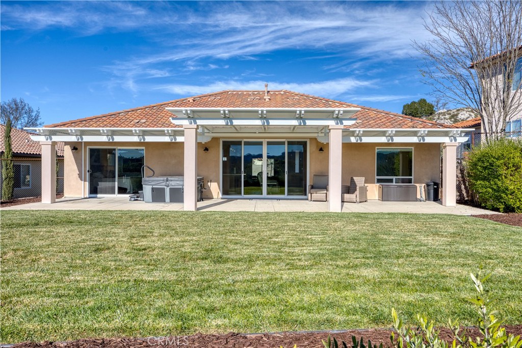 2210 Holly Drive, Paso Robles, CA 93446