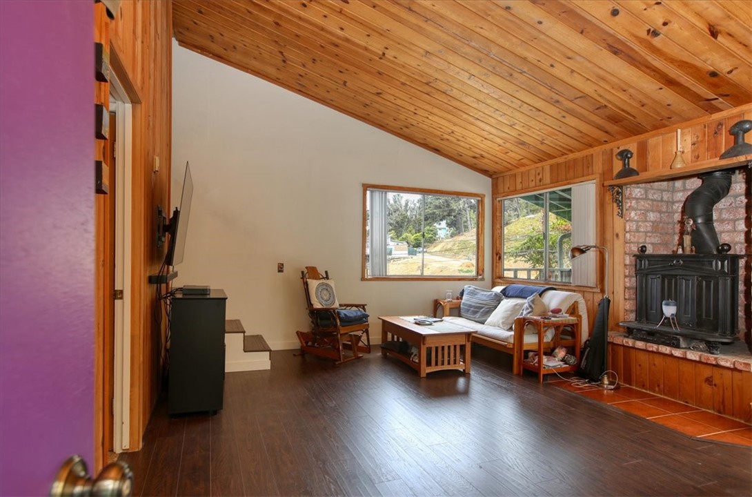 910 Sheffield St, Cambria, CA 93428