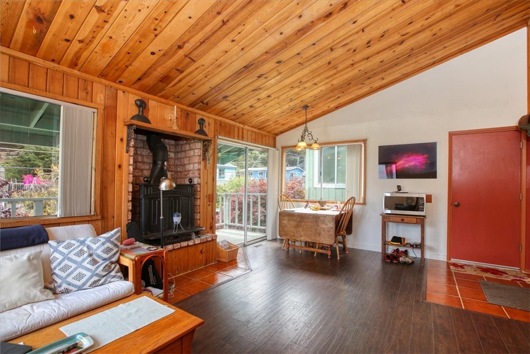 910 Sheffield St, Cambria, CA 93428