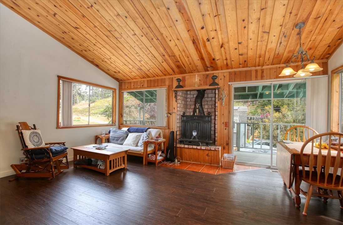 910 Sheffield St, Cambria, CA 93428