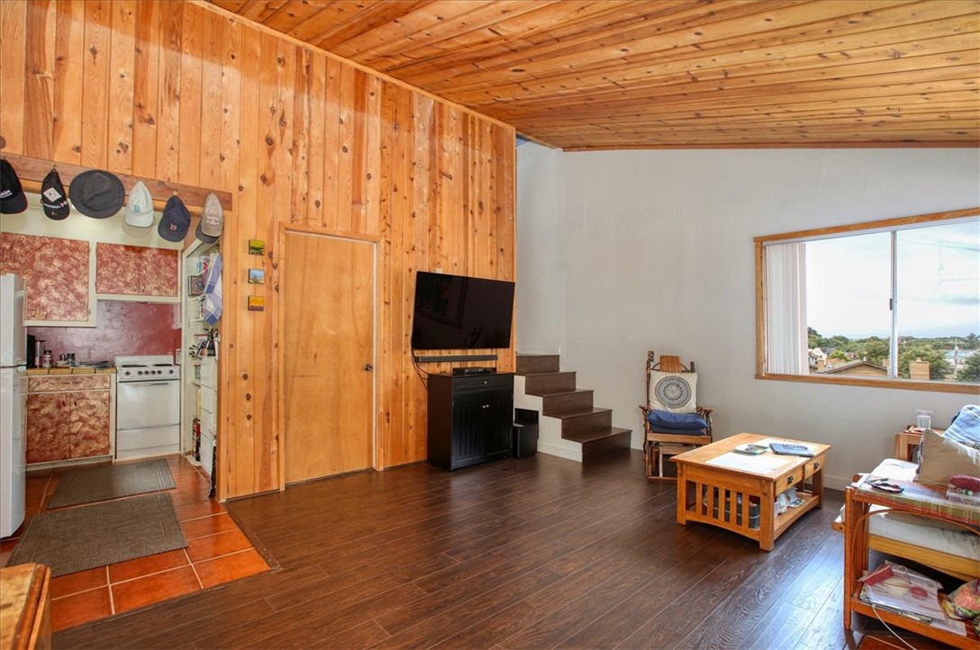 910 Sheffield St, Cambria, CA 93428