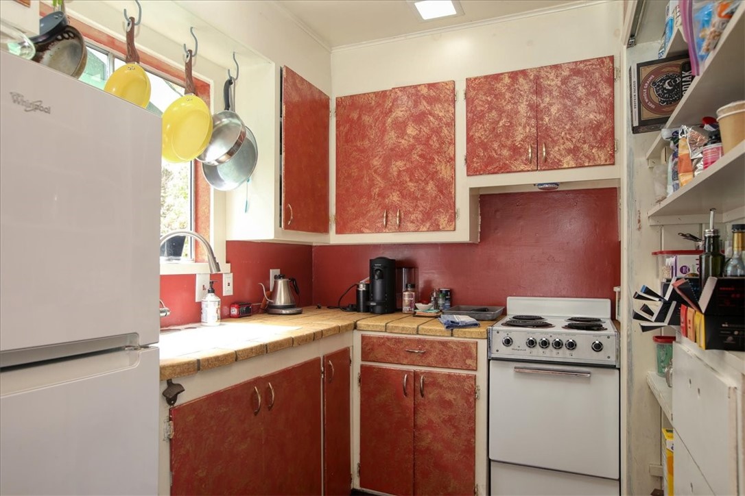 910 Sheffield St, Cambria, CA 93428