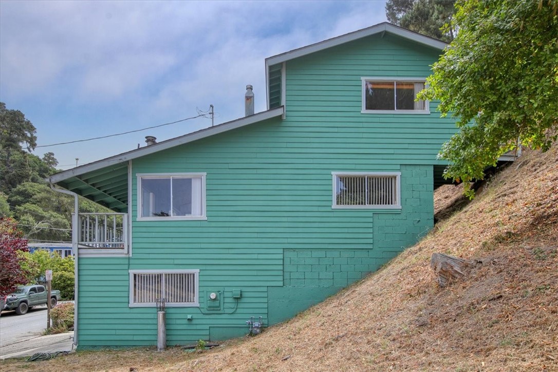 910 Sheffield St, Cambria, CA 93428